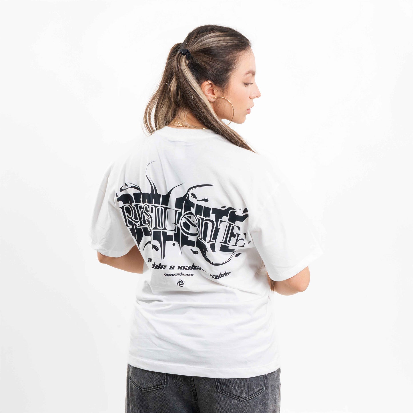 camiseta  RESILIENTE