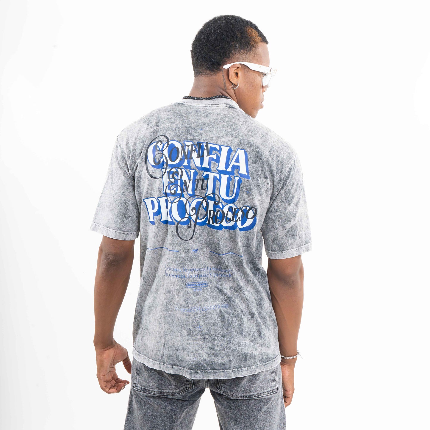 camiseta  CONFIA RESILIENTE