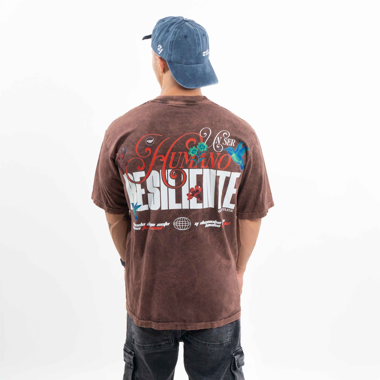 camiseta  UN HUMANO   RESILIENTE