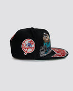 Gorra TAZ Y BUGS YANKEES NEGRA lado