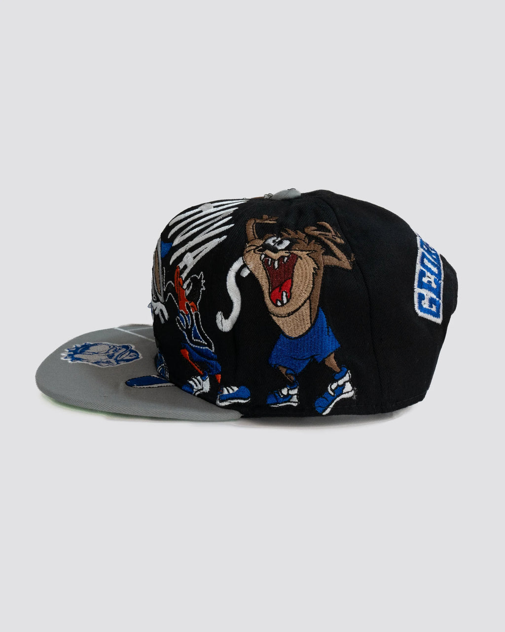 Gorra looney tunes HOYAS lado derecho