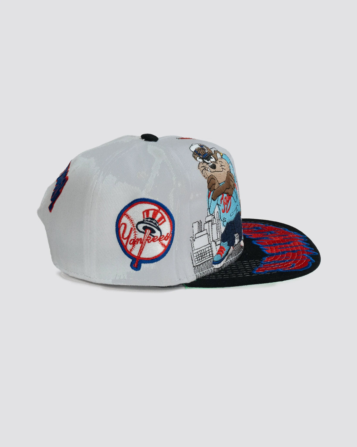Gorra TAZ Y BUGS YANKEES BLANCA lado