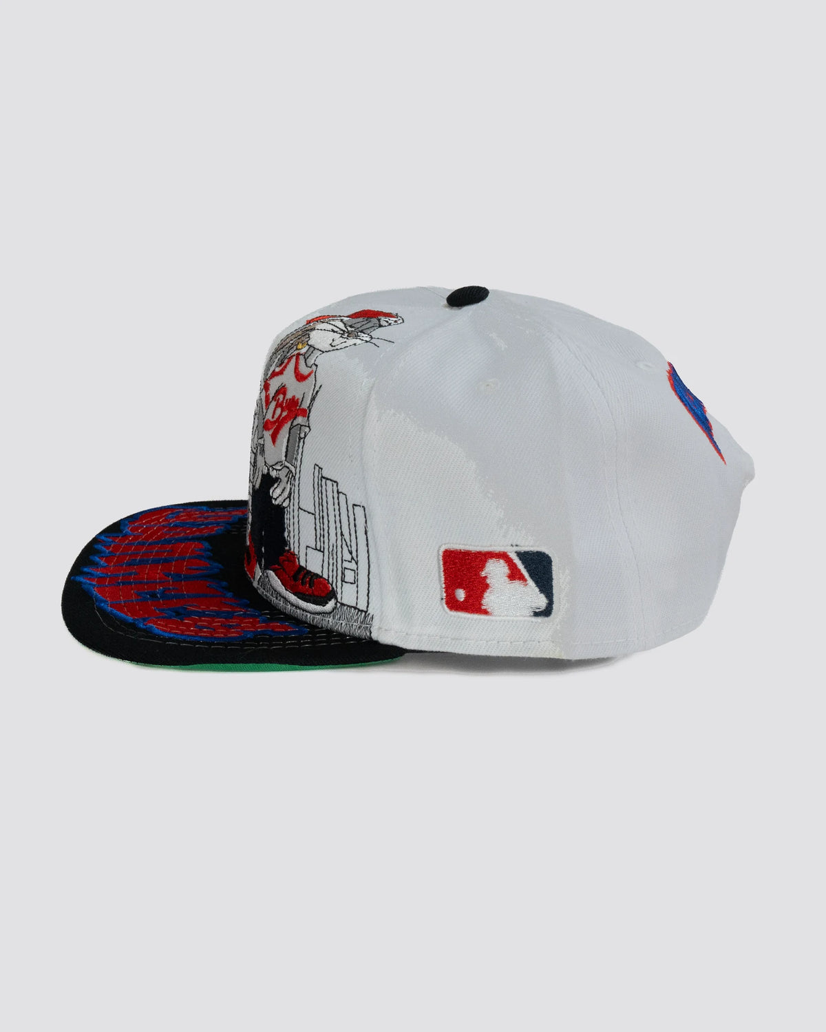 Gorra TAZ Y BUGS YANKEES BLANCA lado derecho