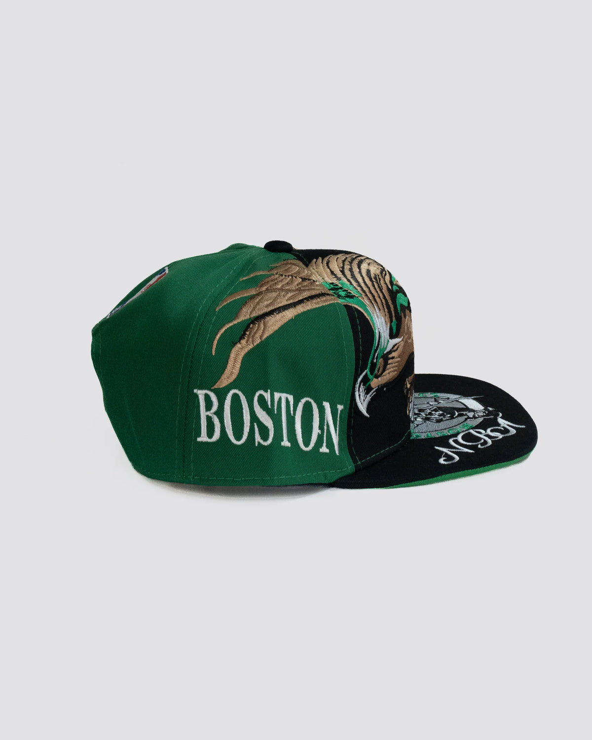 Gorra HALCON DE LOS BOSTON CELTICS lado