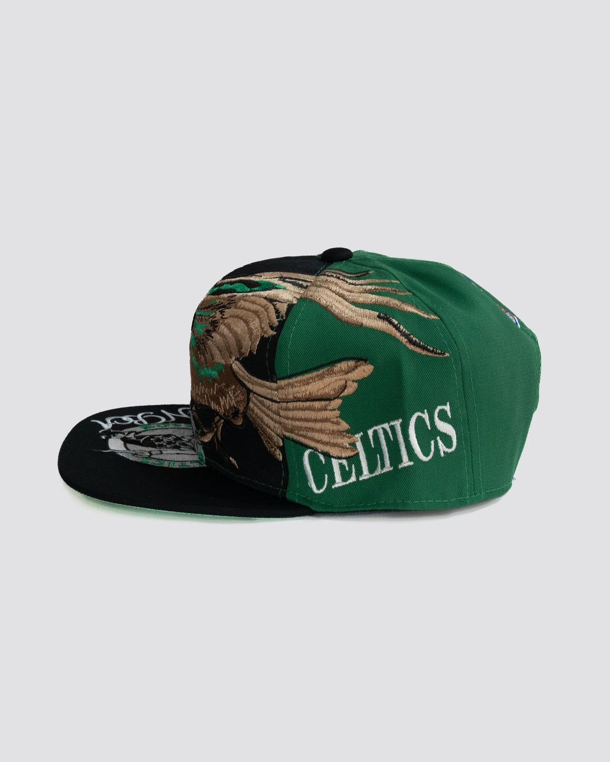 Gorra HALCON DE LOS BOSTON CELTICS lado derecho