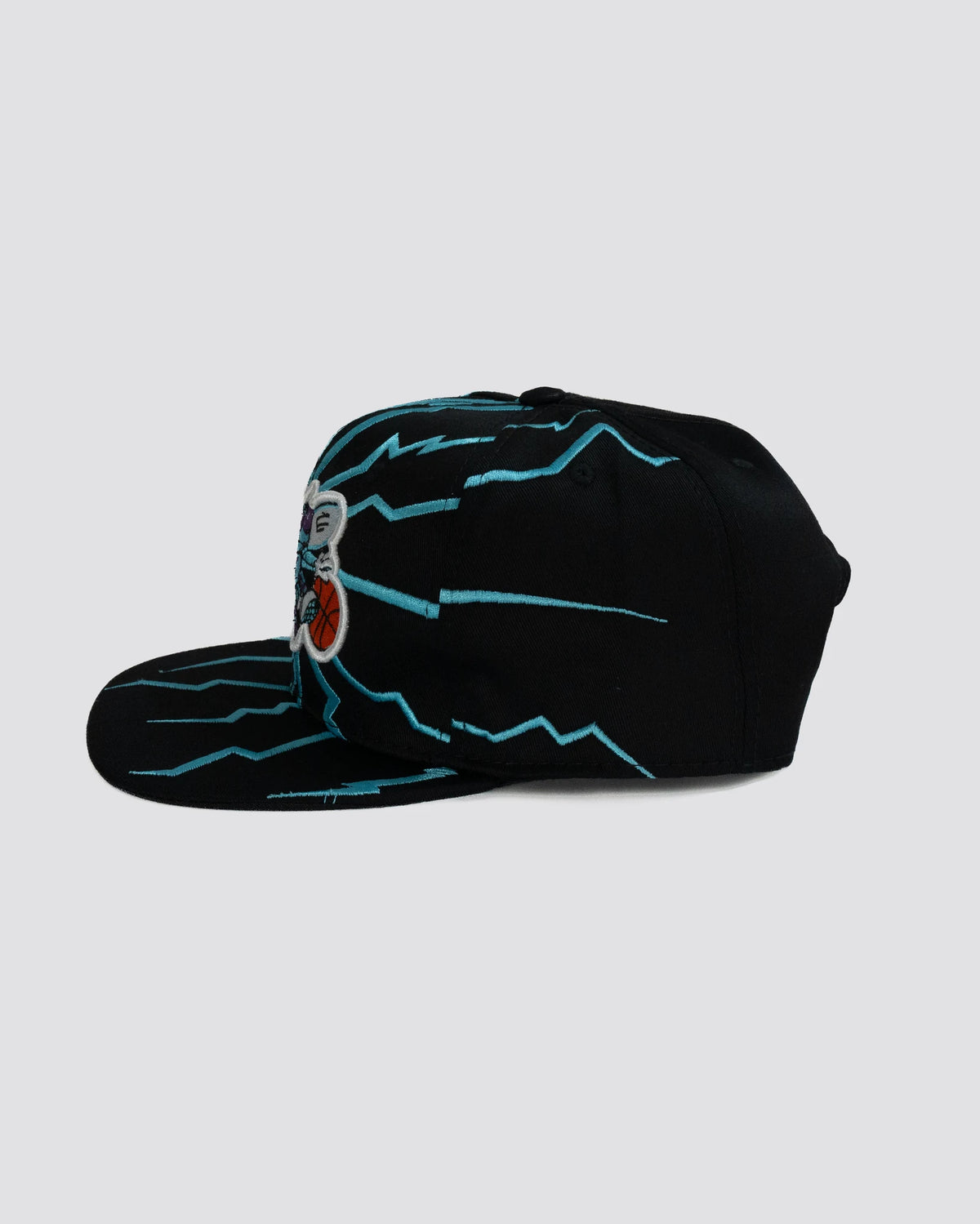 Gorra DESTELLO HORNETS NEGRA lado derecho