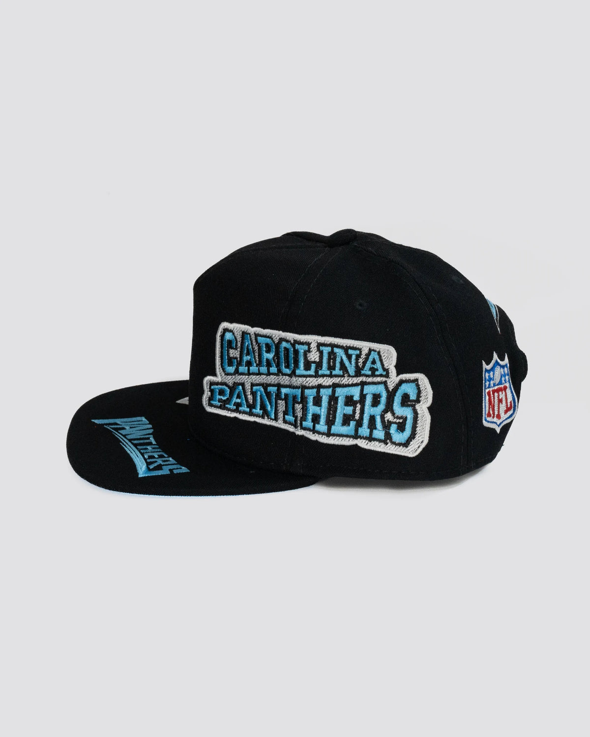 Gorra BIG LOGO CAROLINA PANTERS NEGRA lado derecho