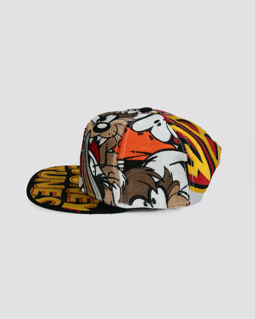 Gorra looney tunes WHATS UP DOC lado derecho