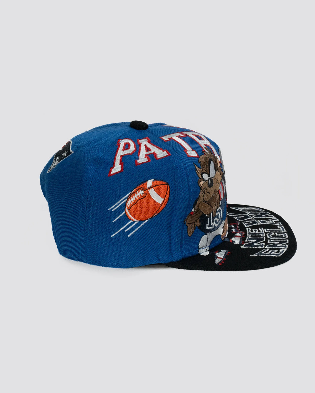 Gorra looney tunes PATRIOTS lado