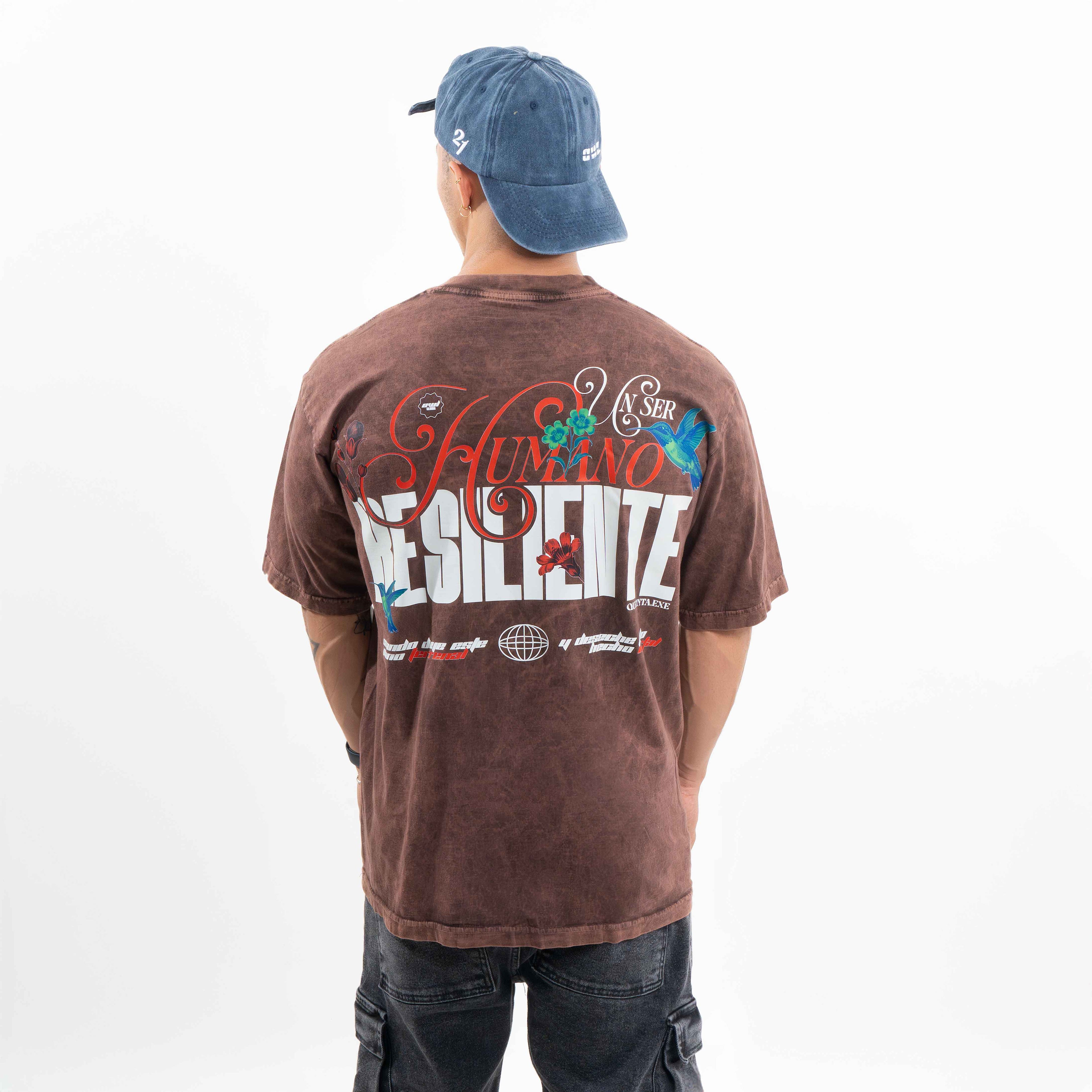 camiseta  UN HUMANO   RESILIENTE