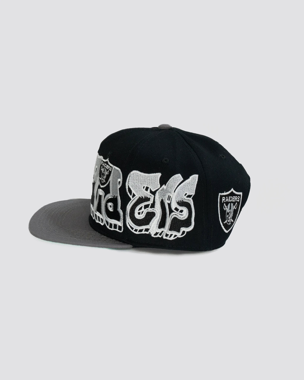 Gorra pergamino RAIDERS NEGRA lado derecho
