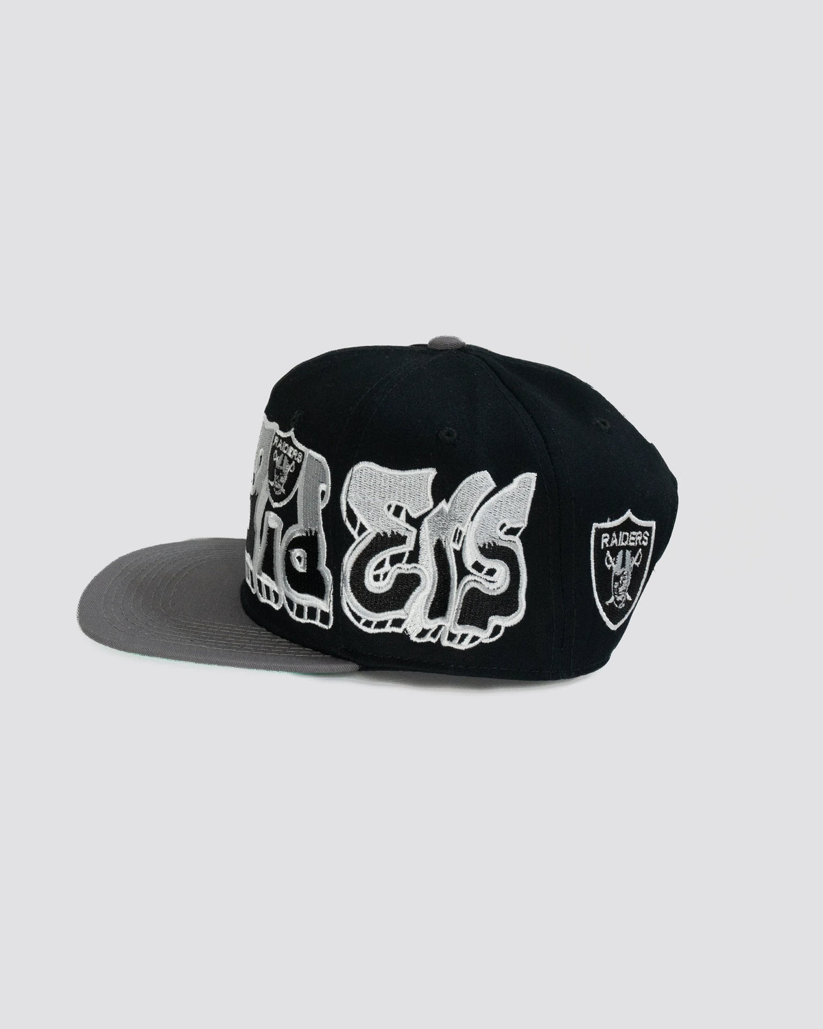 Gorra pergamino RAIDERS NEGRA lado derecho