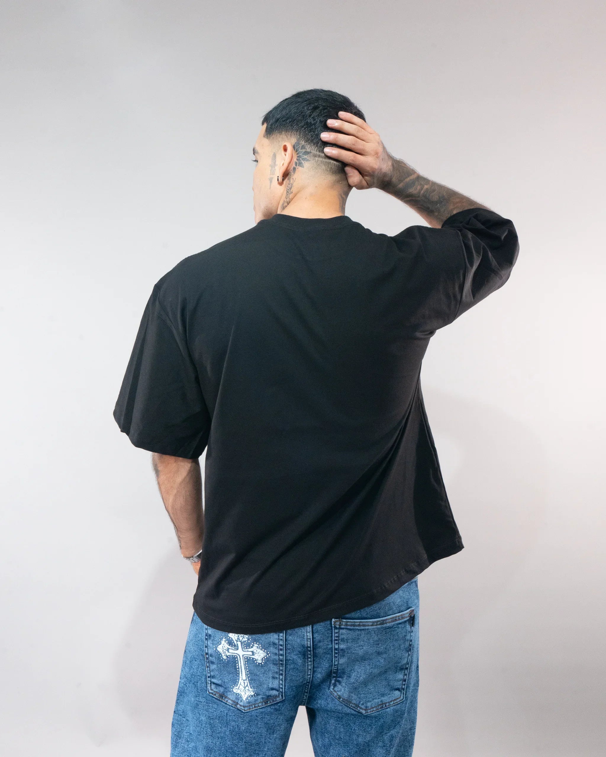 CAMISETA OWL ESSENTIAL NEGRO - horma oversize espalda