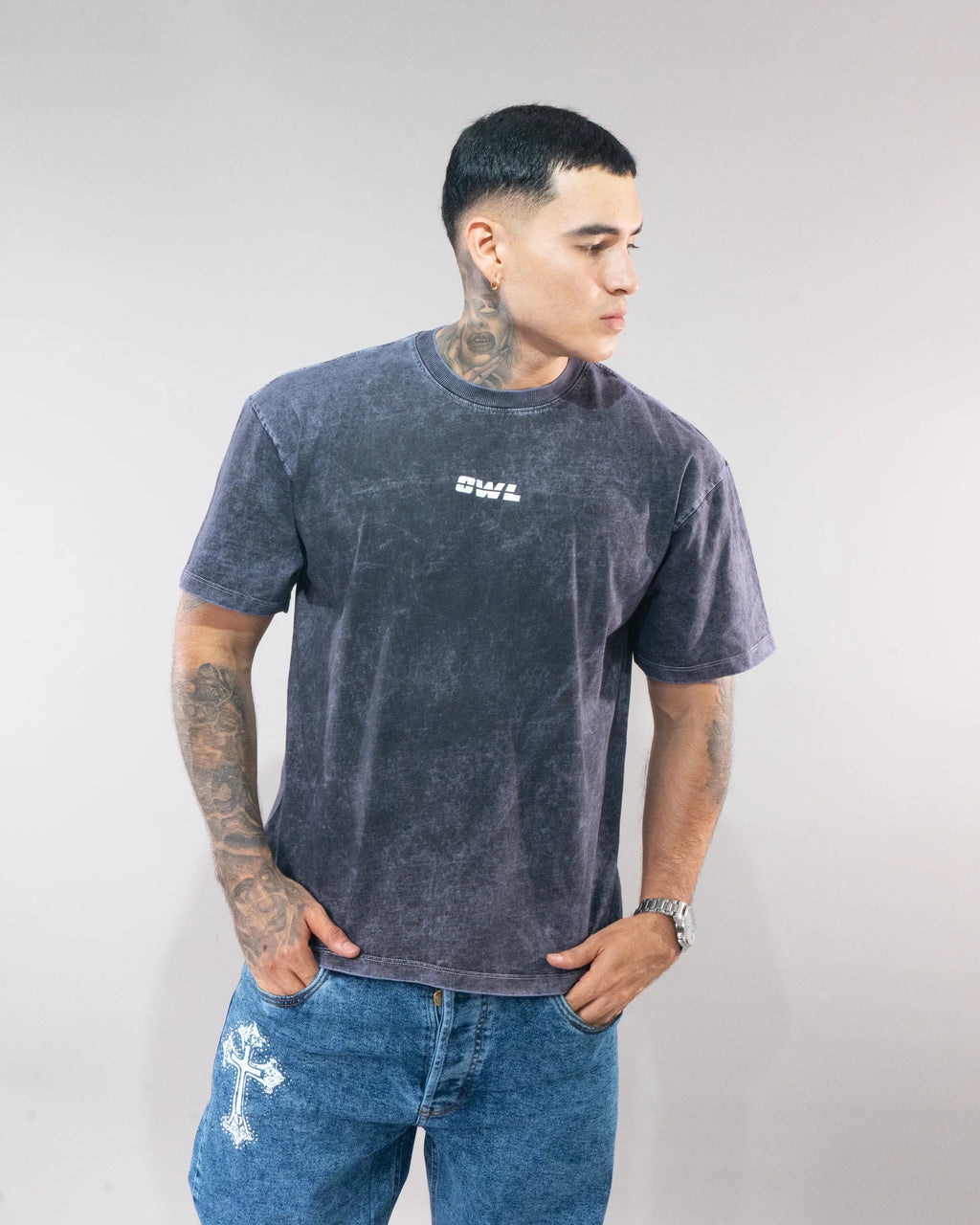 CAMISETA OWL ESSENTIAL NEGRO ACID WASH - horma clasica